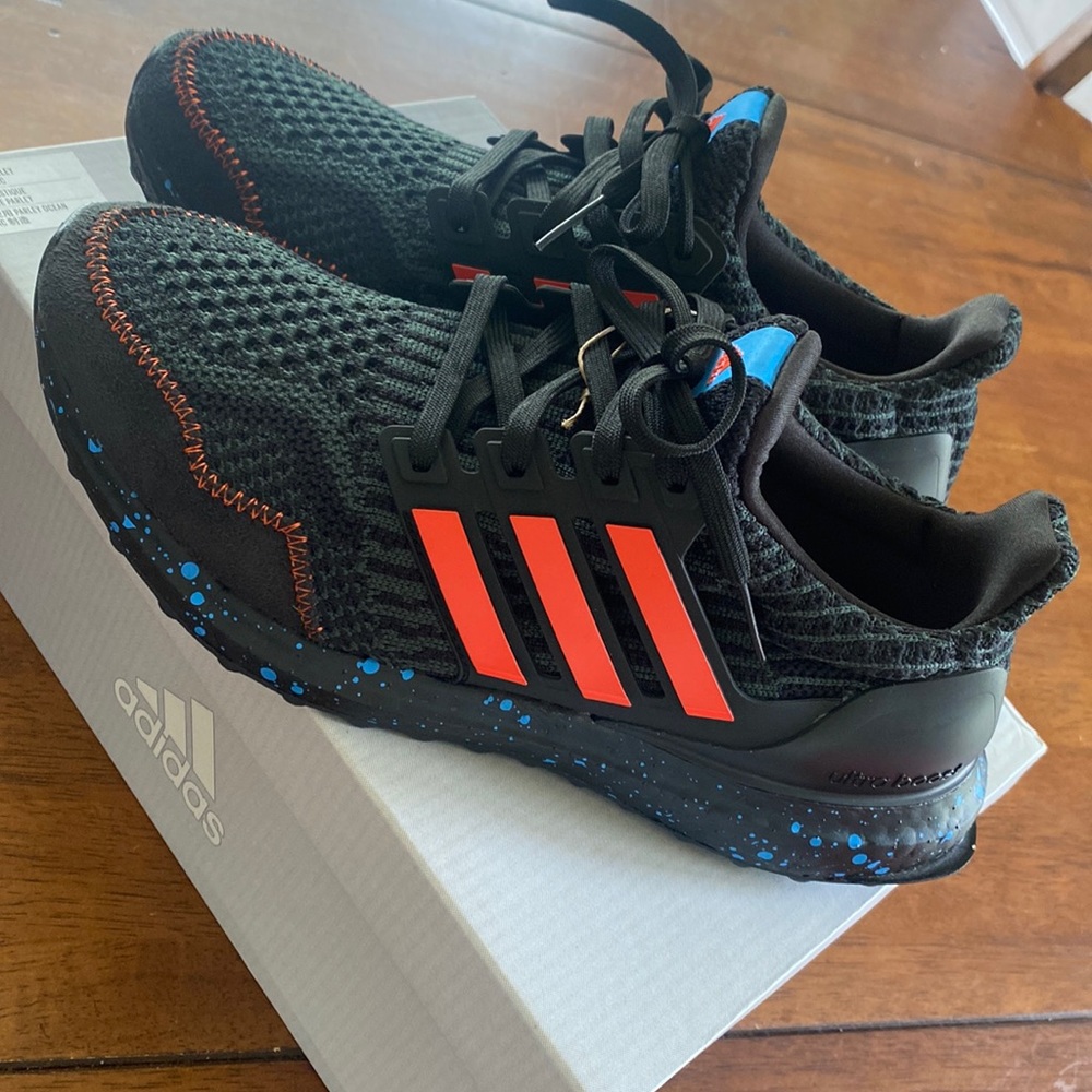 Youth Adidas Ultraboost 5.0 DNA size 6